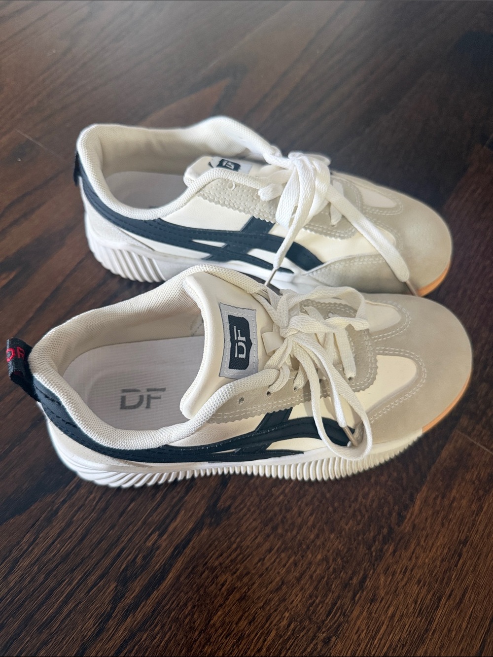 DeFlorance Beige & Black  Sneakers